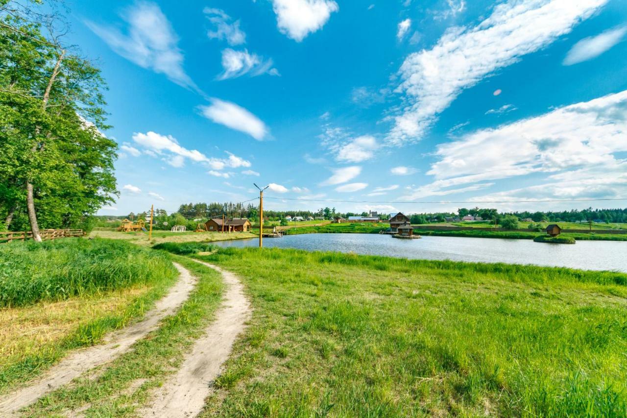 Guesthouse On The Lake With Bathhouse 70 Km From Kiev Makariv エクステリア 写真